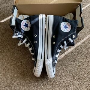 Women’s 8 Classic ALL-STAR Chuck Taylors